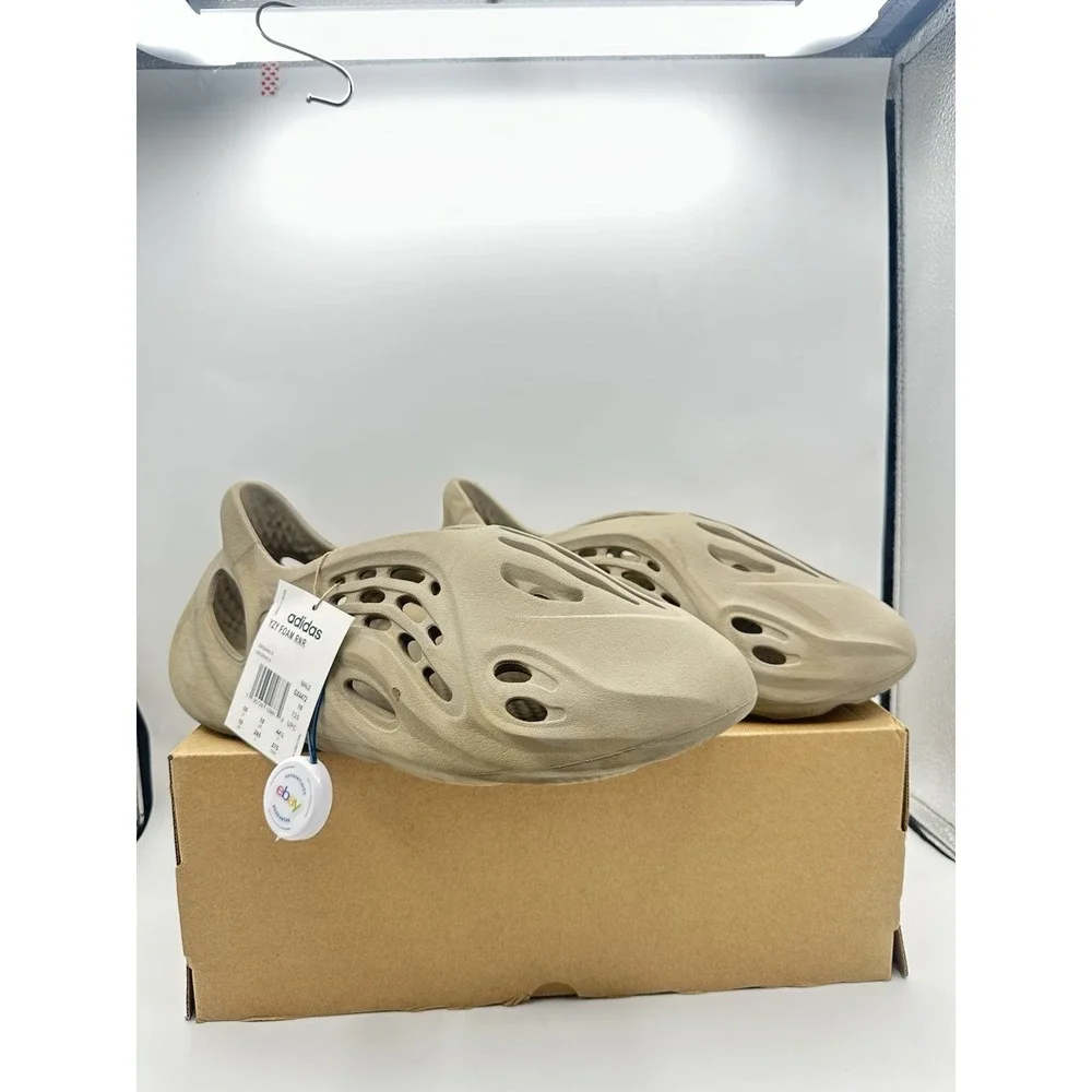 adidas Yeezy Foam Runner Stone Taupe Men's Size 10 ID4752
